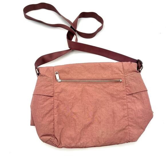 Lululemon On My Level Crossbody Bag - Picture 5 of 16